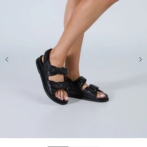 Tony Bianco Hiranni flat sandal- NWOT